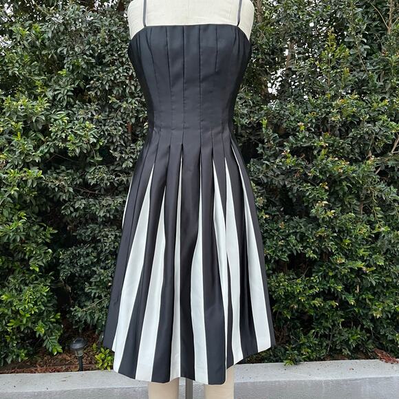 BCBGMaxazria Black White Striped Formal Fit Flare Dress Women’s 0 - Picture 2 of 10